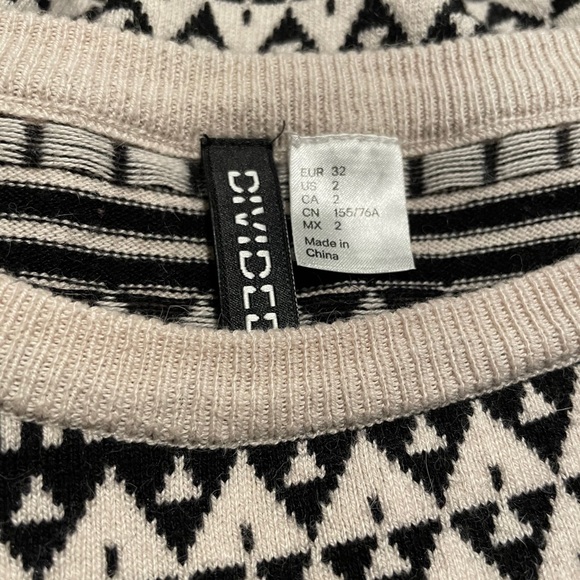 Tribal Print Crop Sweater - Picture 2 of 3